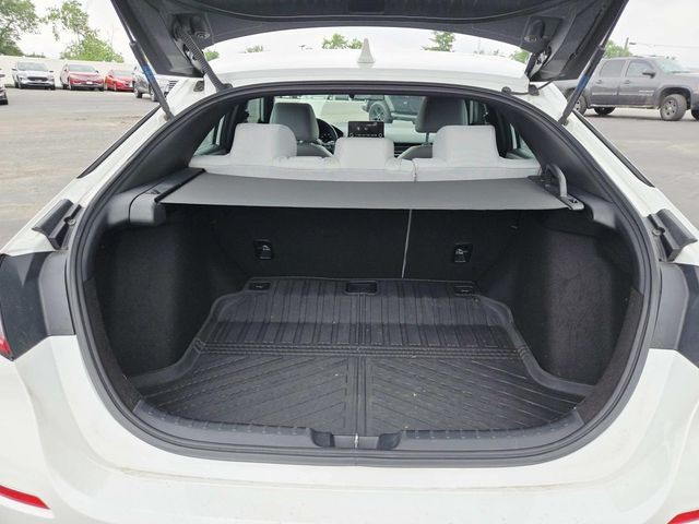 Honda Civic Hatchback Hybrid Vehicle Full-screen Gallery Image 11