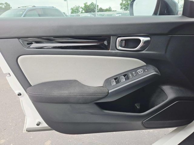 Honda Civic Hatchback Hybrid Vehicle Full-screen Gallery Image 29
