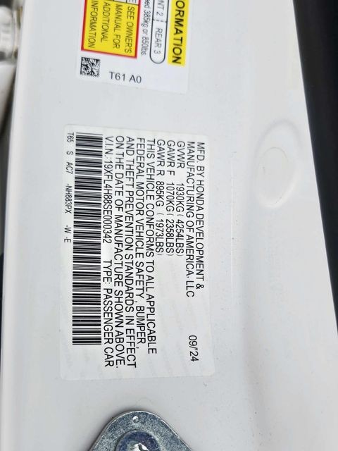 Honda Civic Hatchback Hybrid Vehicle Full-screen Gallery Image 31