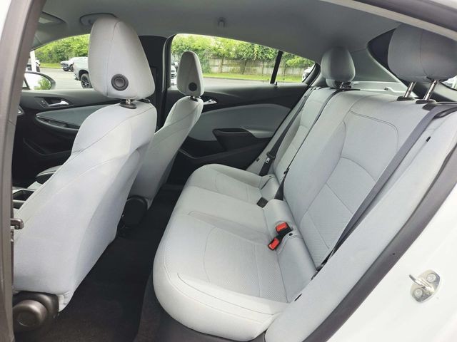 Chevrolet Cruze Vehicle Full-screen Gallery Image 09