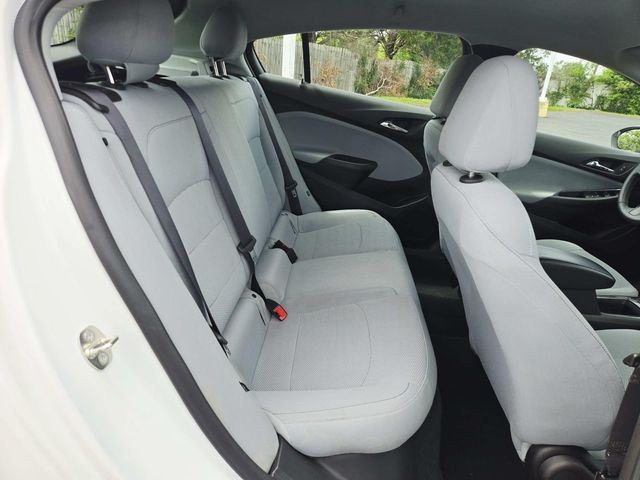 Chevrolet Cruze Vehicle Full-screen Gallery Image 11
