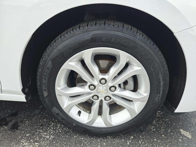 Chevrolet Cruze Vehicle Full-screen Gallery Image 13