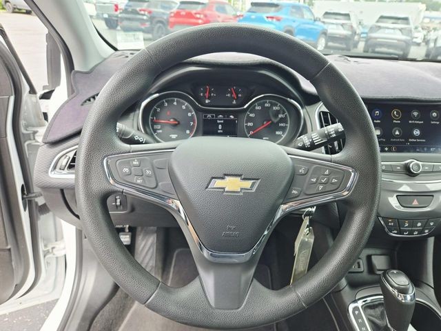 Chevrolet Cruze Vehicle Full-screen Gallery Image 15