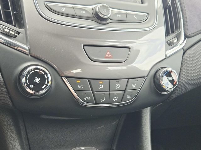 Chevrolet Cruze Vehicle Full-screen Gallery Image 22