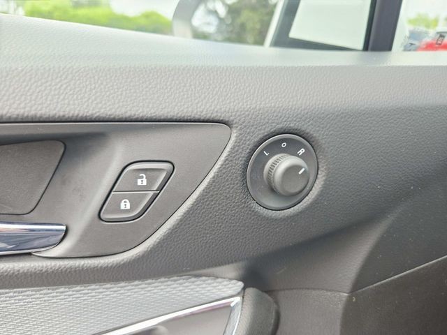 Chevrolet Cruze Vehicle Full-screen Gallery Image 28