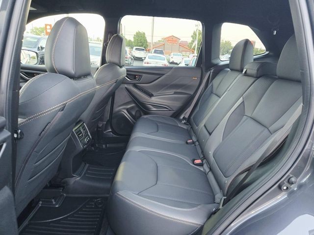 Subaru Forester Vehicle Full-screen Gallery Image 11