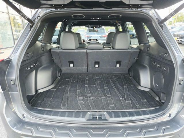 Subaru Forester Vehicle Full-screen Gallery Image 12