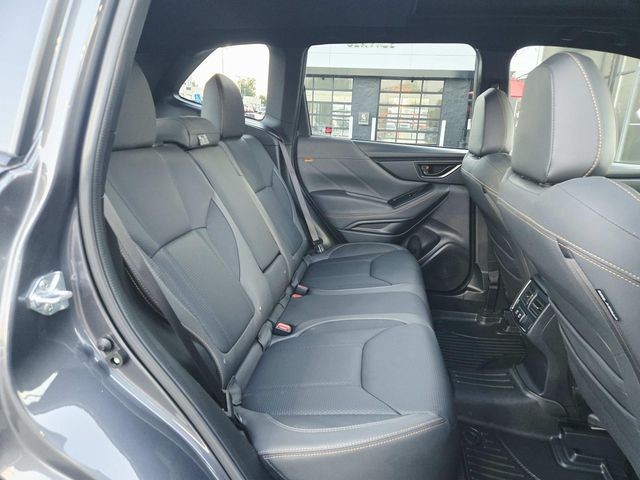 Subaru Forester Vehicle Full-screen Gallery Image 13
