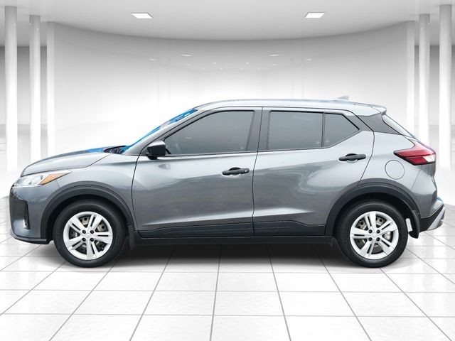Nissan Kicks Vehicle Full-screen Gallery Image 02