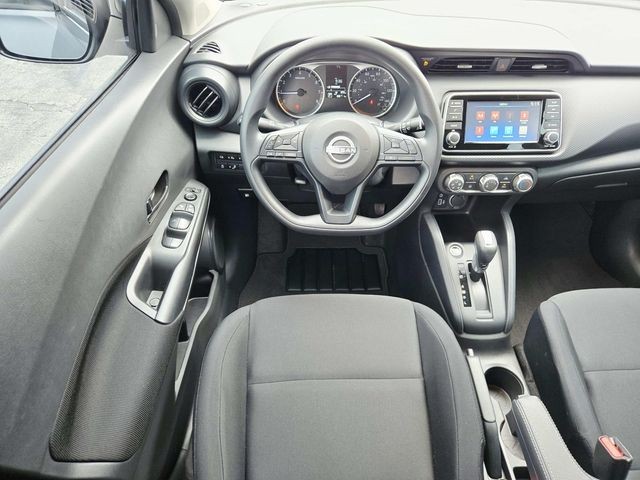 Nissan Kicks Vehicle Full-screen Gallery Image 07