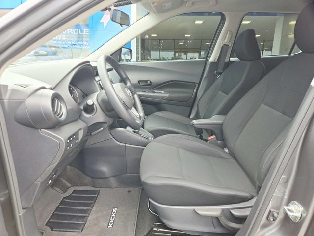 Nissan Kicks Vehicle Full-screen Gallery Image 08