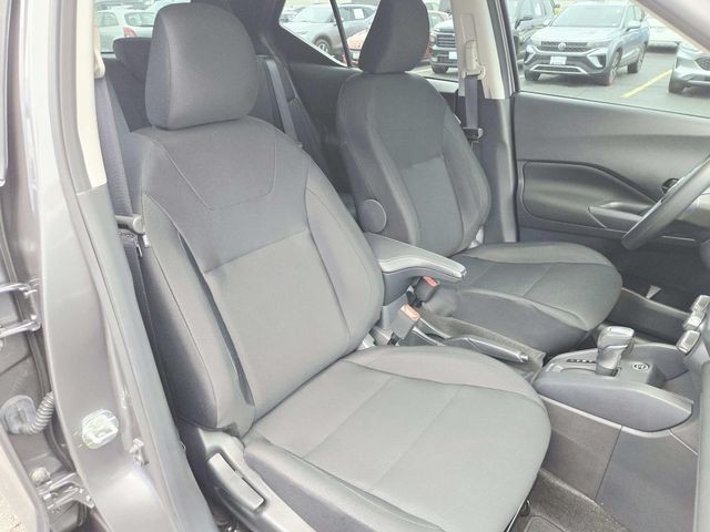 Nissan Kicks Vehicle Full-screen Gallery Image 12