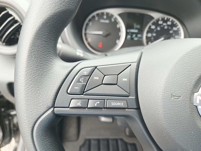 Nissan Kicks Vehicle Full-screen Gallery Image 16