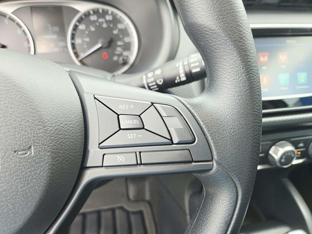 Nissan Kicks Vehicle Full-screen Gallery Image 17