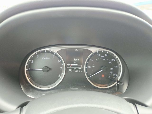 Nissan Kicks Vehicle Full-screen Gallery Image 18