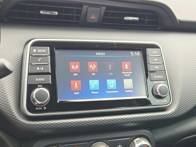 Nissan Kicks Vehicle Full-screen Gallery Image 21