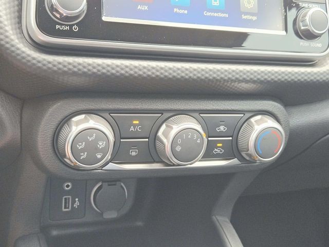Nissan Kicks Vehicle Full-screen Gallery Image 23