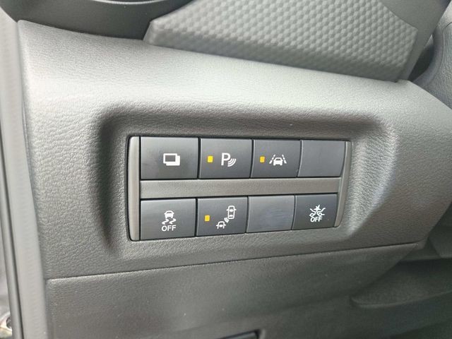 Nissan Kicks Vehicle Full-screen Gallery Image 27
