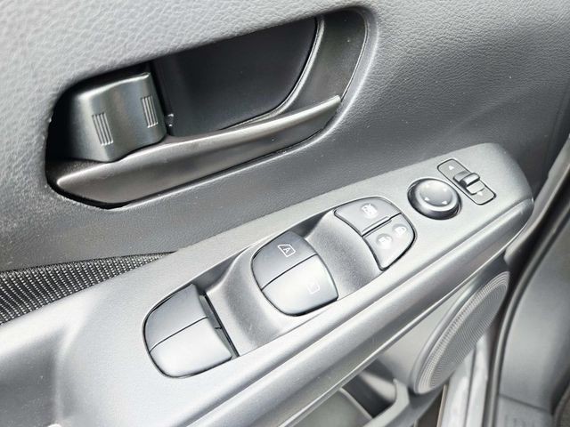 Nissan Kicks Vehicle Full-screen Gallery Image 29