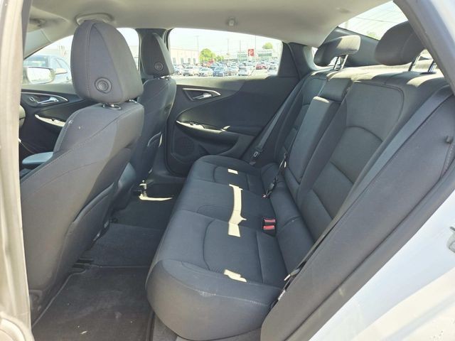 Chevrolet Malibu Vehicle Full-screen Gallery Image 09