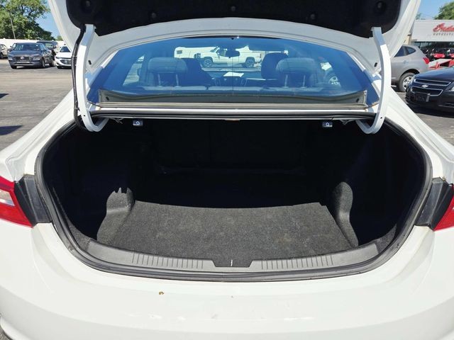 Chevrolet Malibu Vehicle Full-screen Gallery Image 10