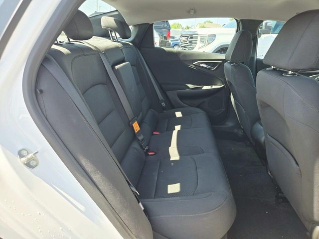 Chevrolet Malibu Vehicle Full-screen Gallery Image 11