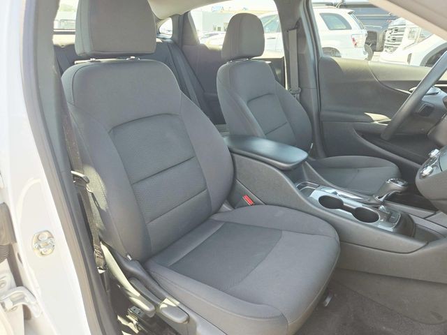 Chevrolet Malibu Vehicle Full-screen Gallery Image 12