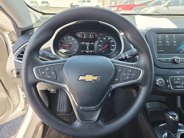 Chevrolet Malibu Vehicle Full-screen Gallery Image 15