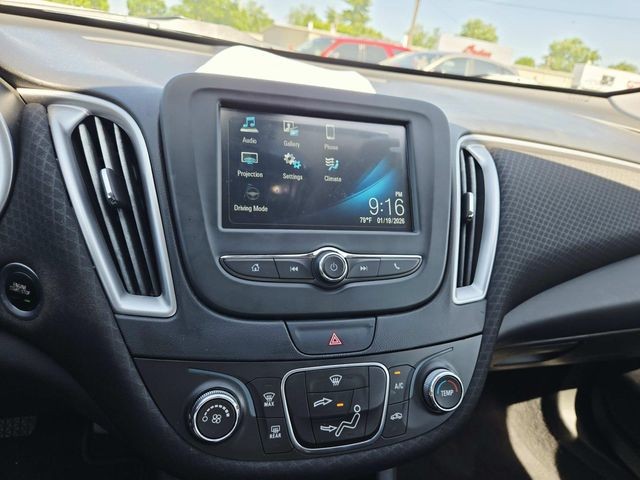 Chevrolet Malibu Vehicle Full-screen Gallery Image 20