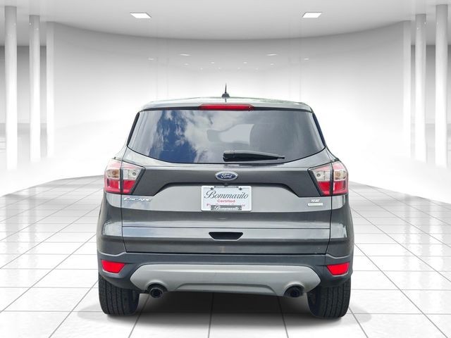 Ford Escape Vehicle Full-screen Gallery Image 04