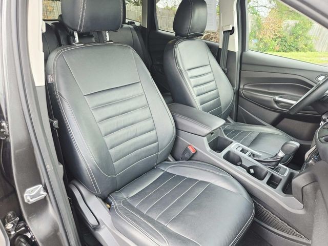 Ford Escape Vehicle Full-screen Gallery Image 13