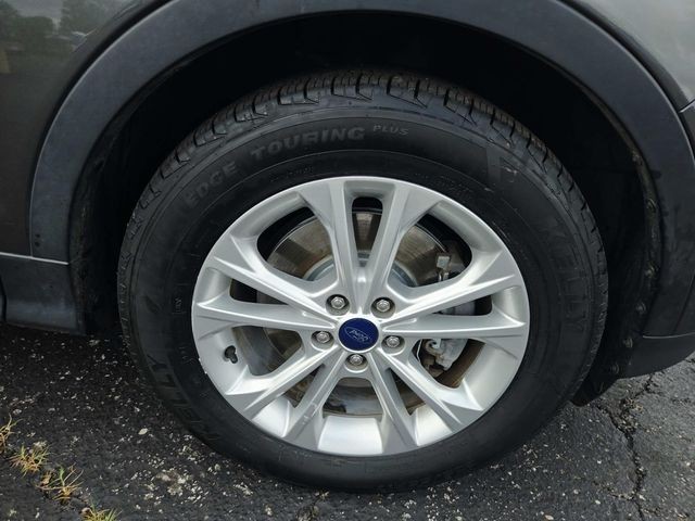 Ford Escape Vehicle Full-screen Gallery Image 14