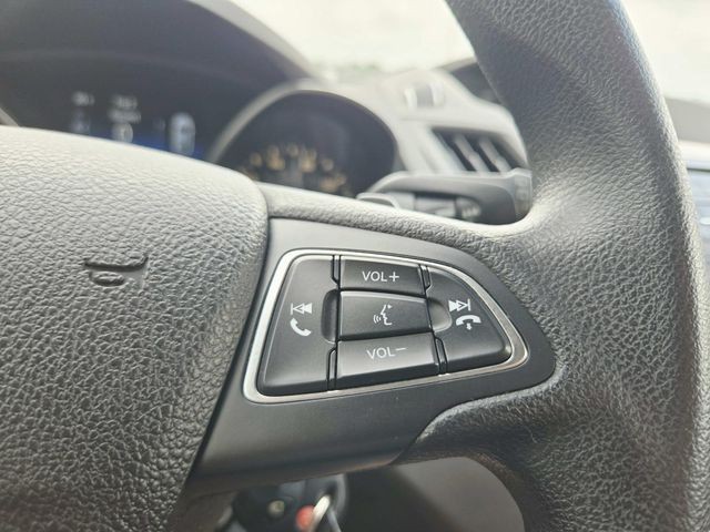 Ford Escape Vehicle Full-screen Gallery Image 18