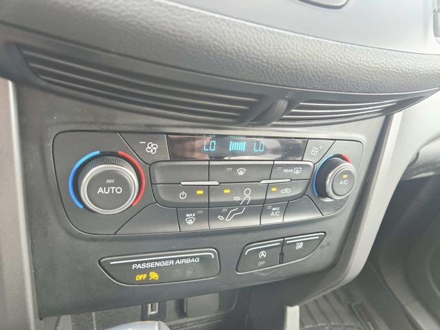 Ford Escape Vehicle Full-screen Gallery Image 25
