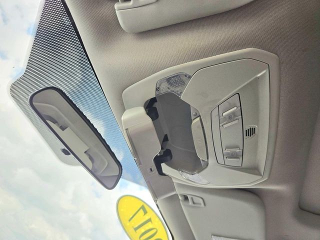 Ford Escape Vehicle Full-screen Gallery Image 27
