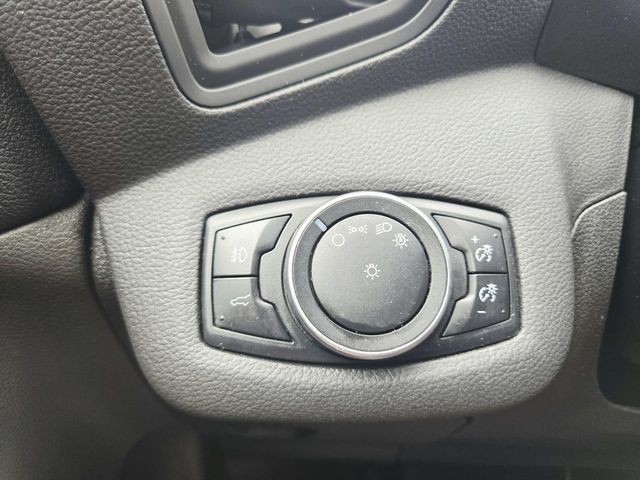 Ford Escape Vehicle Full-screen Gallery Image 28