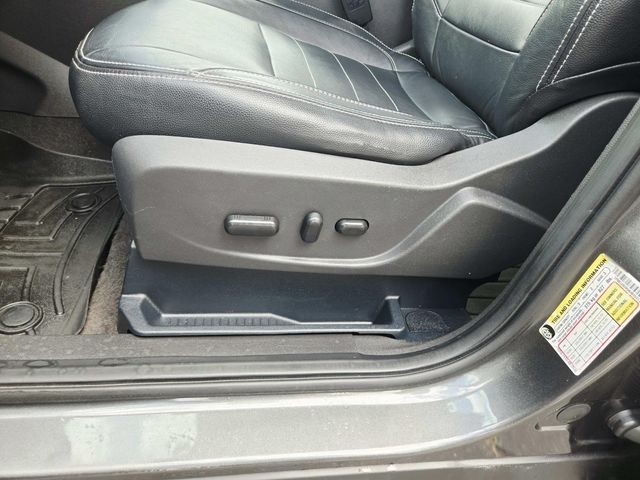 Ford Escape Vehicle Full-screen Gallery Image 31