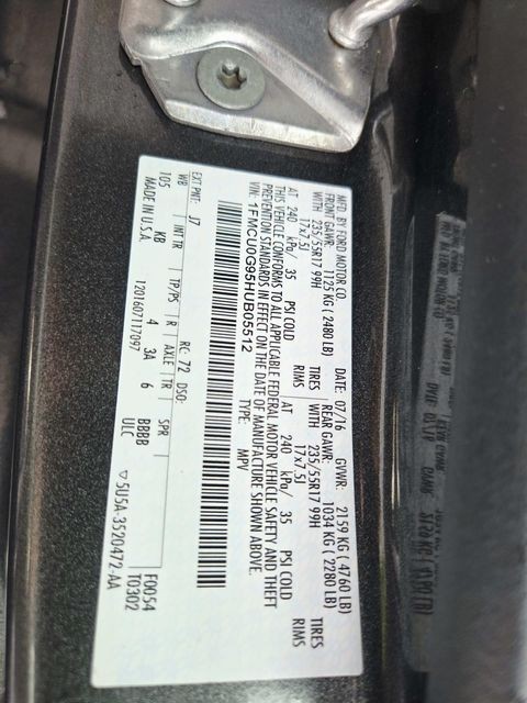 Ford Escape Vehicle Full-screen Gallery Image 32