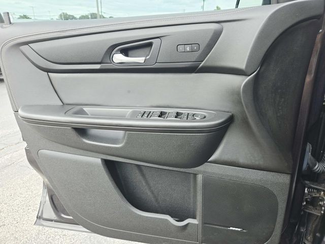 Chevrolet Traverse Vehicle Full-screen Gallery Image 32