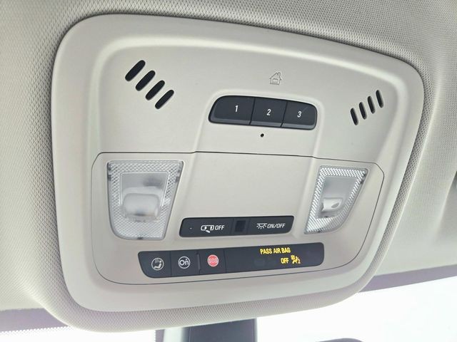 Chevrolet Traverse Vehicle Full-screen Gallery Image 29