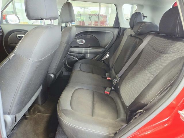 Kia Soul Vehicle Full-screen Gallery Image 09