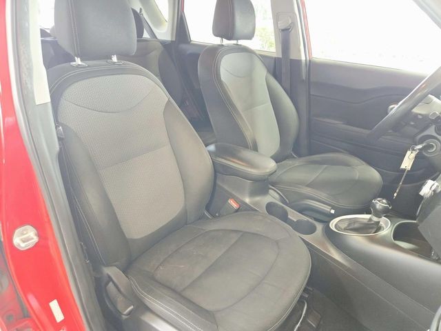 Kia Soul Vehicle Full-screen Gallery Image 12