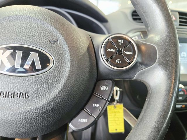 Kia Soul Vehicle Full-screen Gallery Image 17