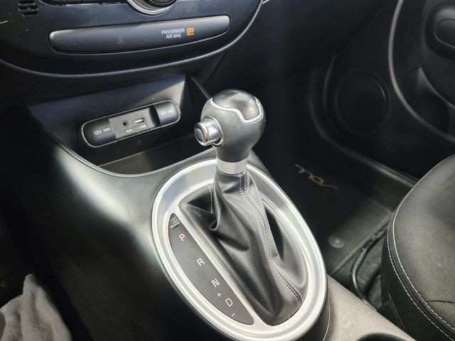 Kia Soul Vehicle Full-screen Gallery Image 24