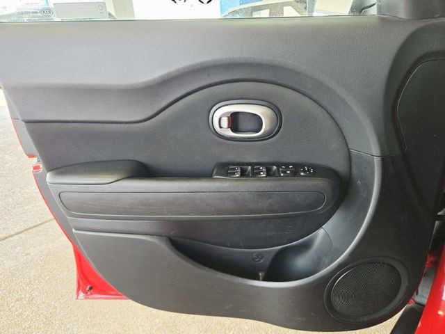 Kia Soul Vehicle Full-screen Gallery Image 28