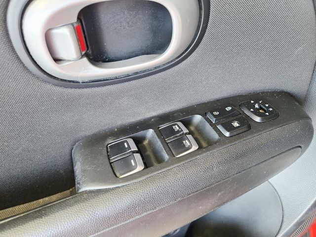 Kia Soul Vehicle Full-screen Gallery Image 29