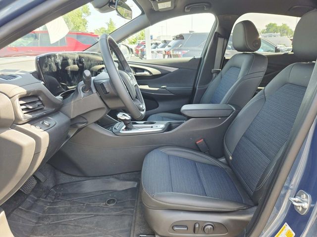 Buick Envista Vehicle Full-screen Gallery Image 08