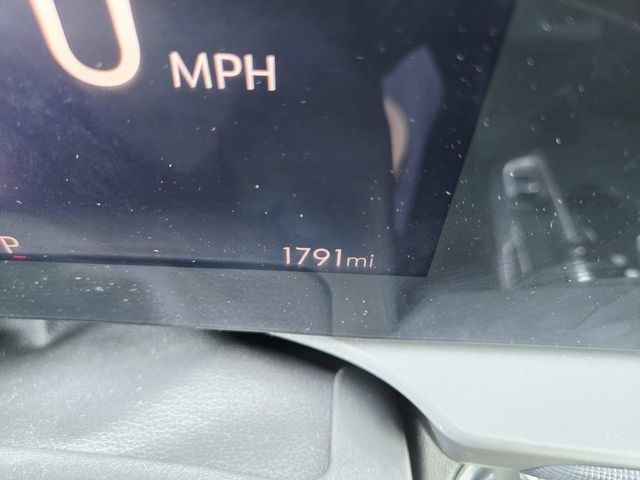 Buick Envista Vehicle Full-screen Gallery Image 19