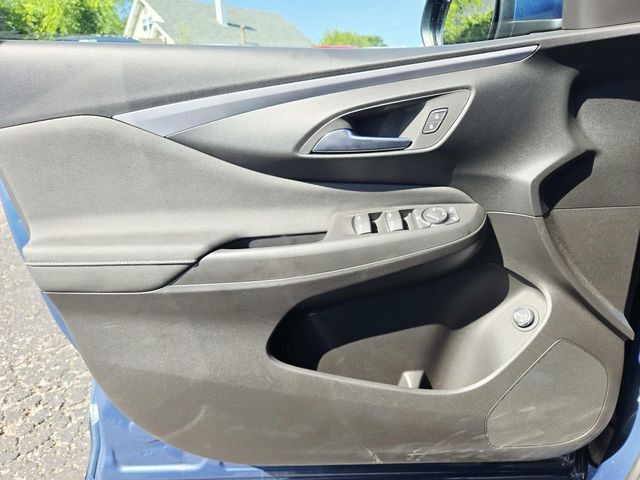 Buick Envista Vehicle Full-screen Gallery Image 30