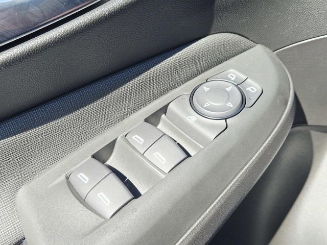 Buick Envista Vehicle Full-screen Gallery Image 31
